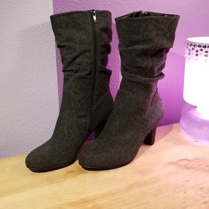 Buy 1 - Get 1 FREE: Heel Boots - zip up cheetah